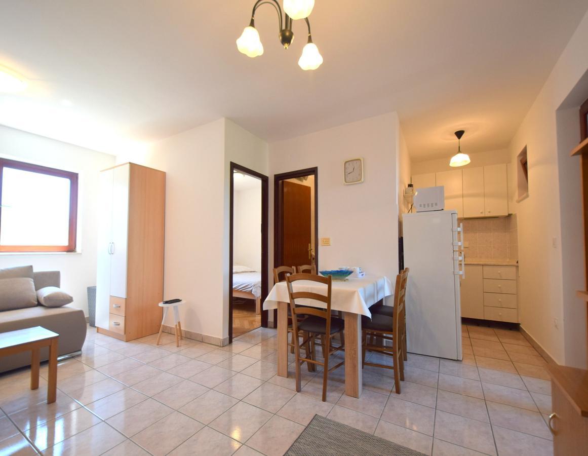 Apartment Ozren Malinska Buitenkant foto